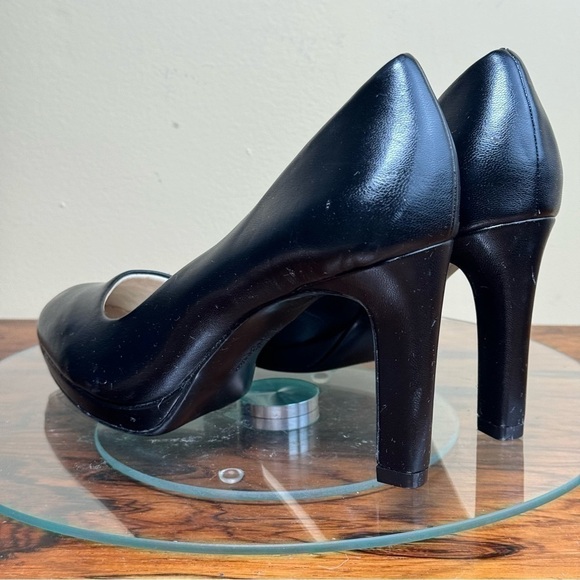 LifeStride Julia Platform Pump in black - Picture 10 of 15